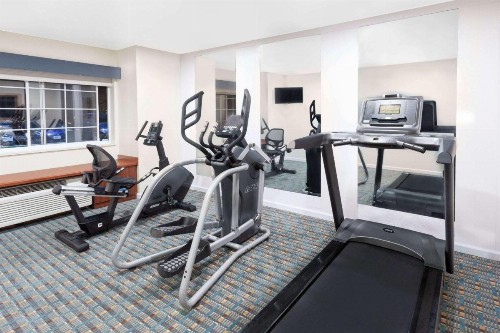 Microtel Inn & Suites by Wyndham Green Bay - image 11