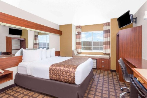 Microtel Inn & Suites by Wyndham Green Bay - image 12