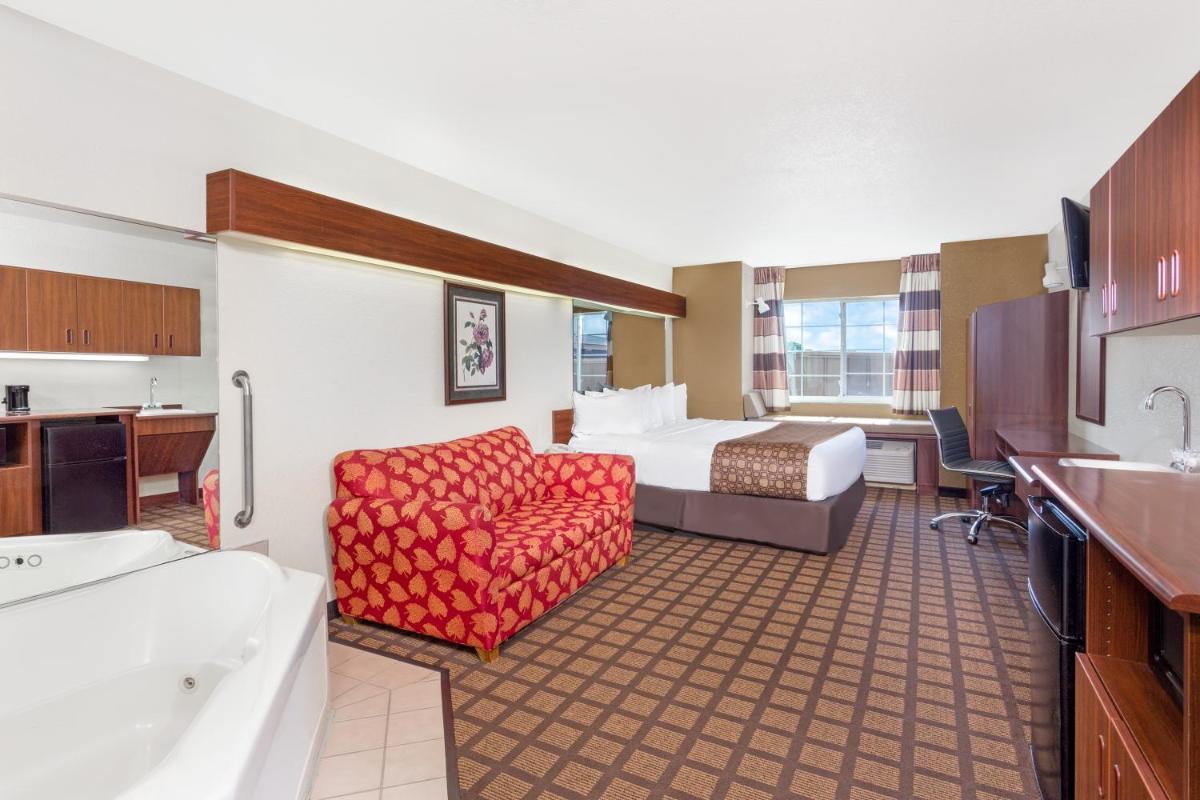 Microtel Inn & Suites by Wyndham Green Bay - image 2