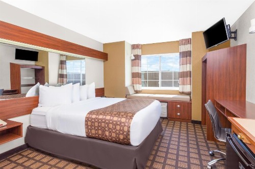 Microtel Inn & Suites by Wyndham Green Bay - image 4