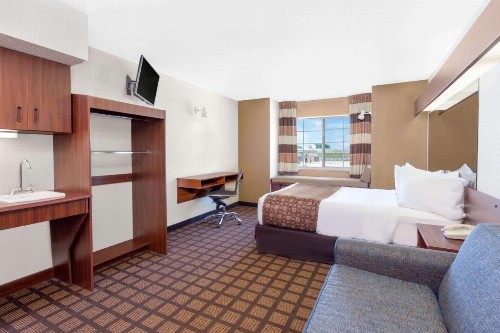 Microtel Inn & Suites by Wyndham Green Bay - image 6