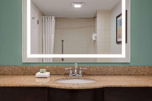 Wingate by Wyndham Green Bay - image 4