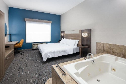 Holiday Inn Express & Suites - Green Bay East an IHG Hotel - image 38