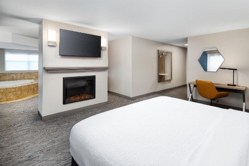 Holiday Inn Express & Suites - Green Bay East an IHG Hotel - image 43