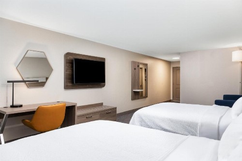 Holiday Inn Express & Suites - Green Bay East an IHG Hotel - image 48