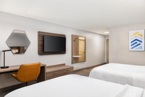 Holiday Inn Express & Suites - Green Bay East an IHG Hotel - image 50