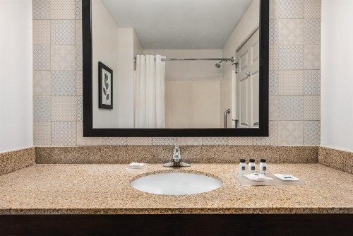 Country Inn & Suites by Radisson Green Bay East WI - image 9