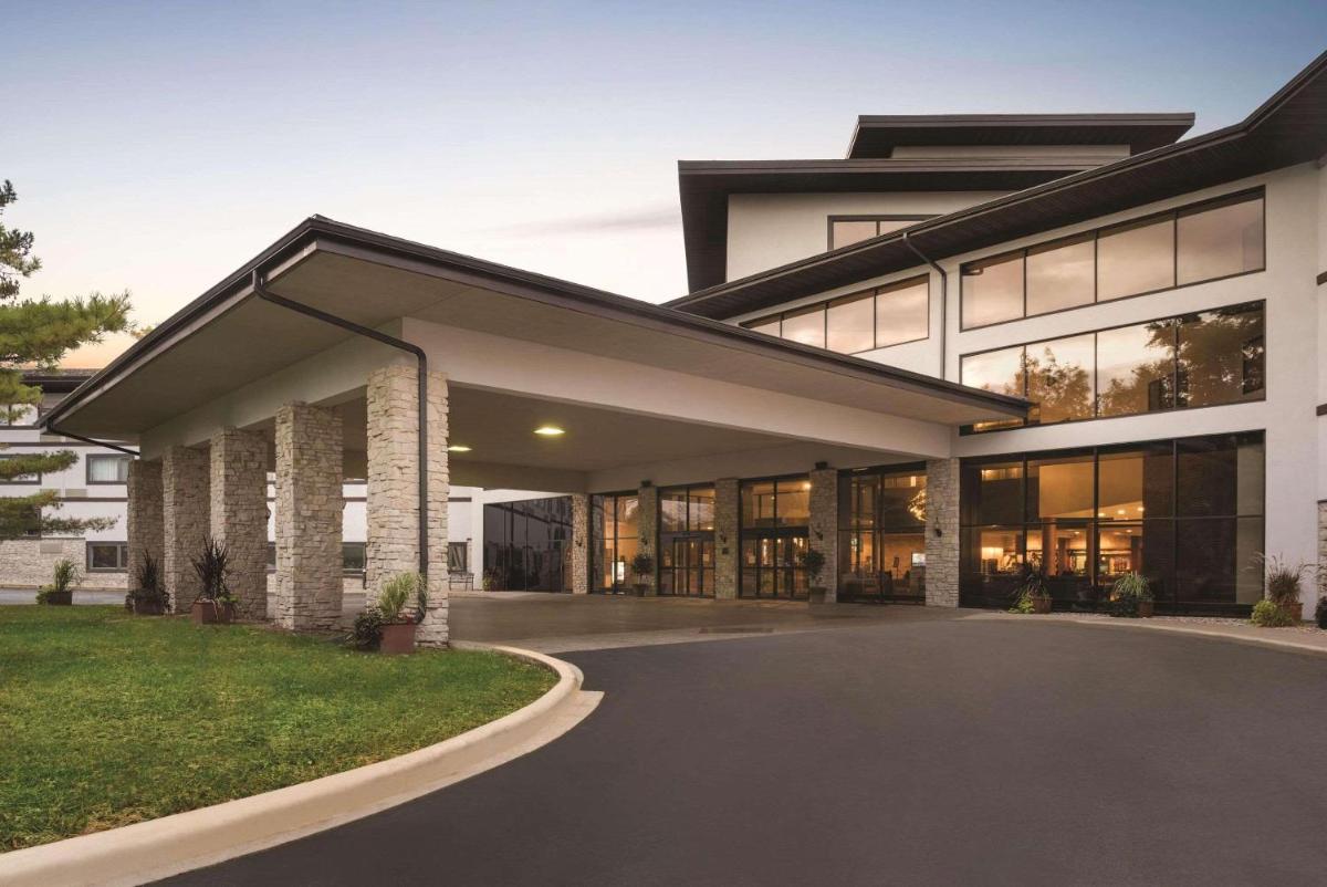 Radisson Hotel & Conference Center Green Bay - main image
