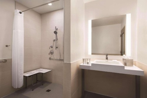 Radisson Hotel & Conference Center Green Bay - image 11
