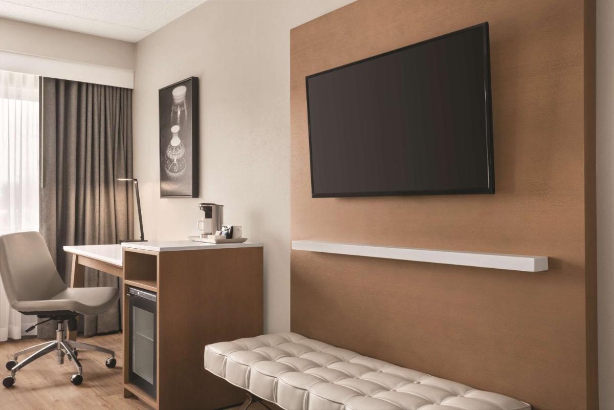 Radisson Hotel & Conference Center Green Bay - image 2