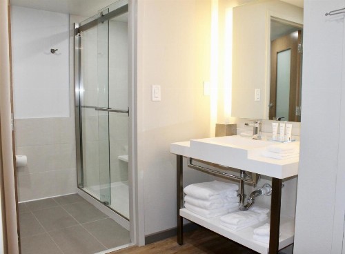 Radisson Hotel & Conference Center Green Bay - image 43