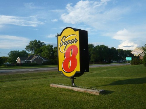 Super 8 by Wyndham Green Bay I-43 Bus. Park - image 23