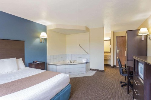 AmericInn by Wyndham Green Bay West - image 14