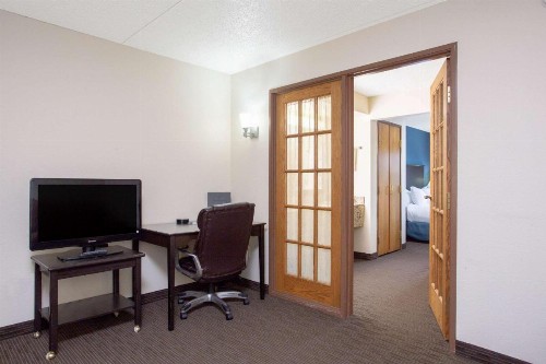 AmericInn by Wyndham Green Bay West - image 44
