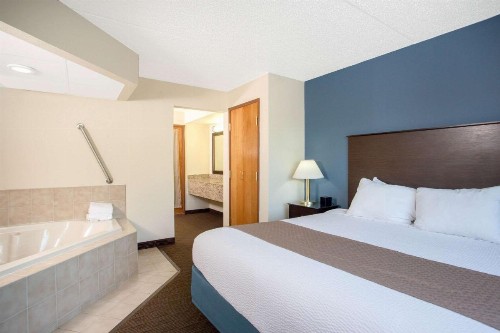 AmericInn by Wyndham Green Bay West - image 45