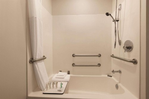 Country Inn & Suites by Radisson Green Bay North WI - image 6