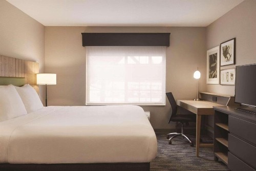 Country Inn & Suites by Radisson Green Bay North WI - image 8