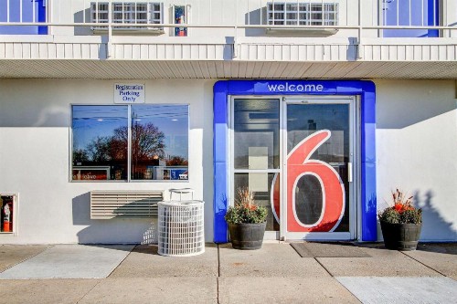 Motel 6-Green Bay WI - image 2
