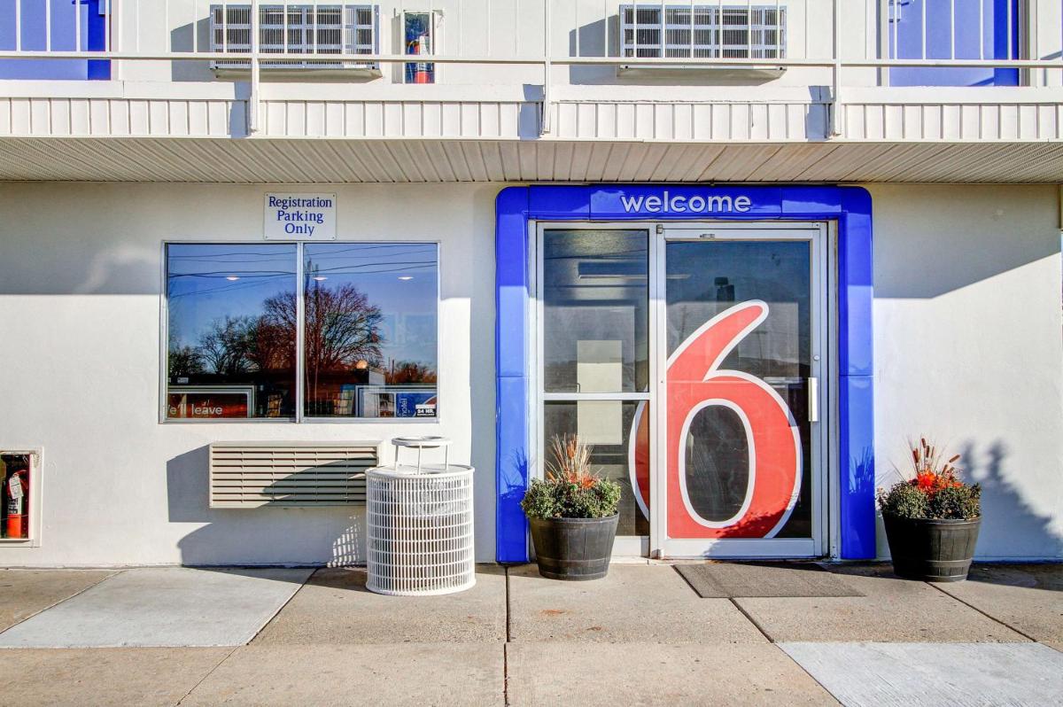 Motel 6-Green Bay WI - image 2