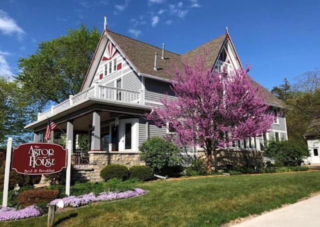 Astor House - main image