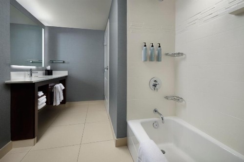 Residence Inn by Marriott Green Bay Downtown - image 11