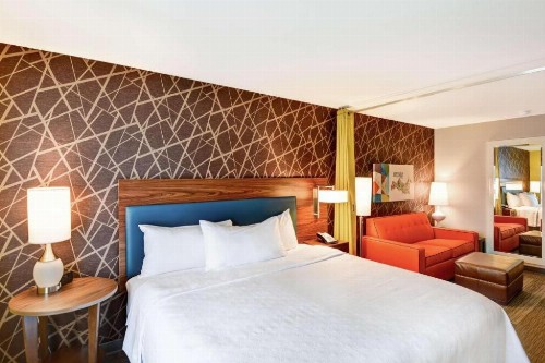 Home2 Suites Green Bay - image 7