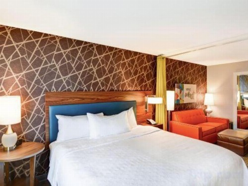 Home2 Suites Green Bay - image 10