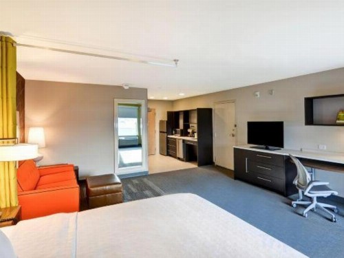 Home2 Suites Green Bay - image 12