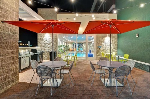 Home2 Suites Green Bay - image 2