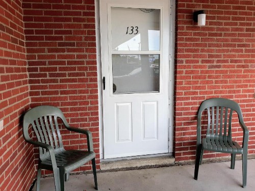 Bay Motel - image 12