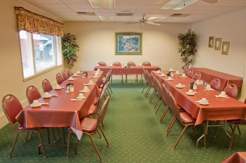 Bay Motel - image 17