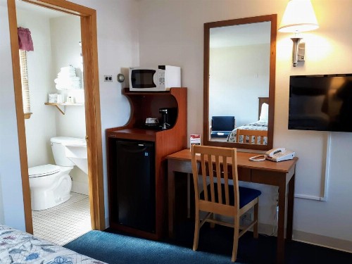 Bay Motel - image 24
