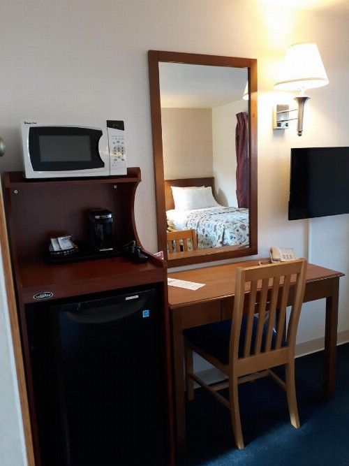 Bay Motel - image 25