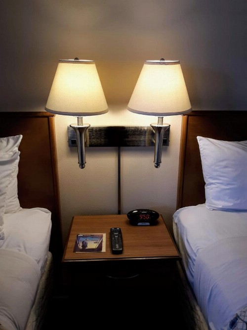 Bay Motel - image 27
