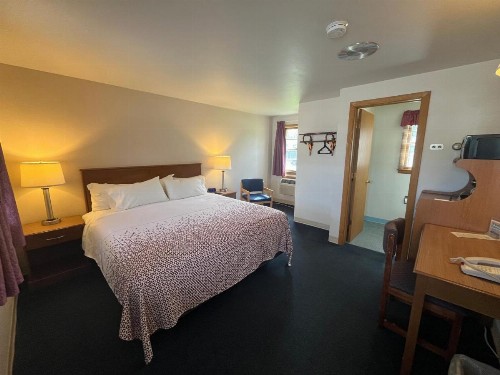 Bay Motel - image 33