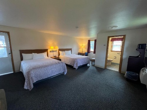 Bay Motel - image 38