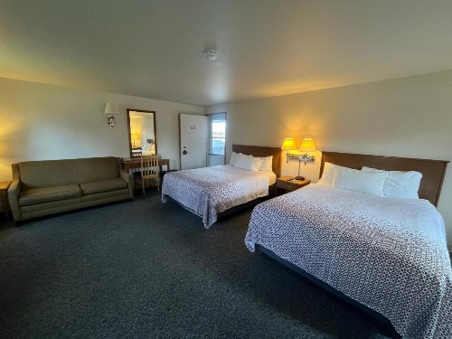 Bay Motel - image 39