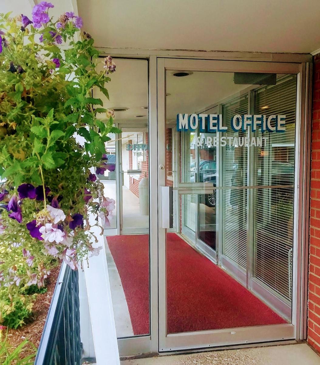 Bay Motel - image 4