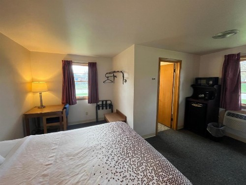 Bay Motel - image 40