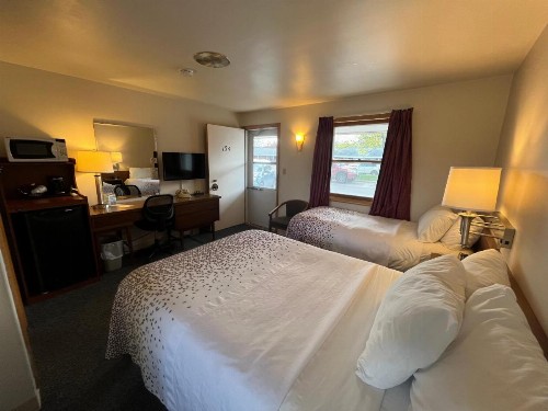 Bay Motel - image 41