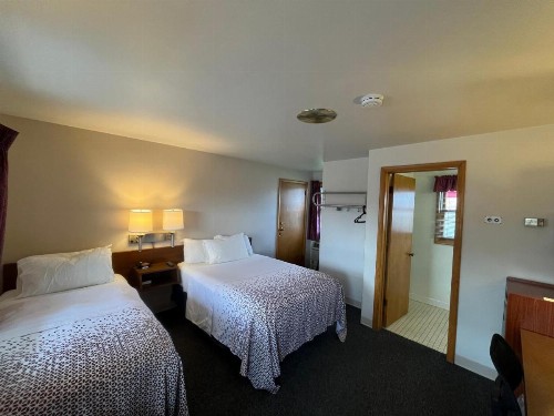 Bay Motel - image 42