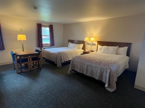 Bay Motel - image 44