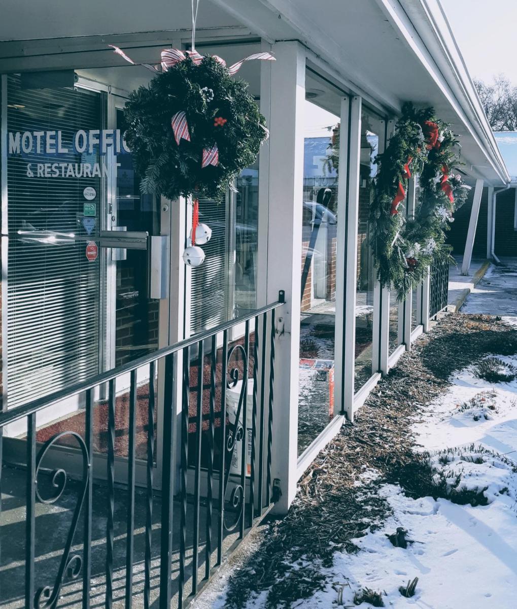 Bay Motel - image 7