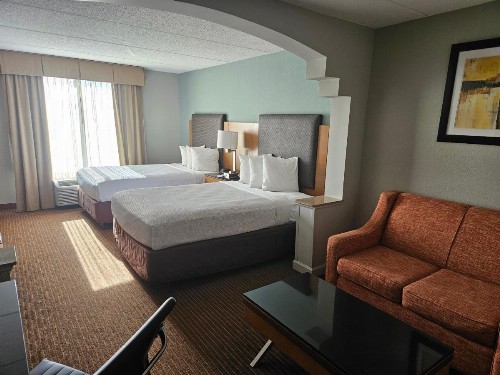 Best Western Plus Greensboro/Coliseum Area - image 2