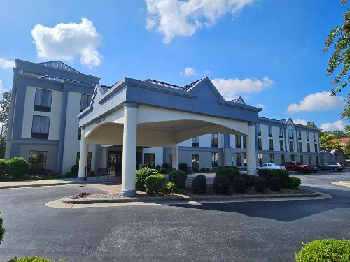 Best Western Plus Greensboro/Coliseum Area - image 4