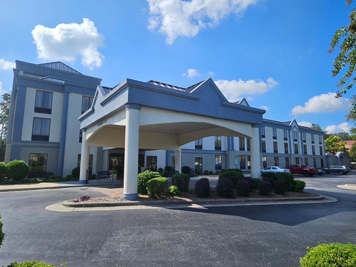 Best Western Plus Greensboro/Coliseum Area - image 4