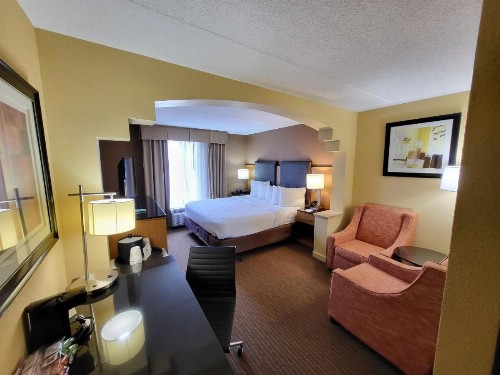 Best Western Plus Greensboro/Coliseum Area - image 10