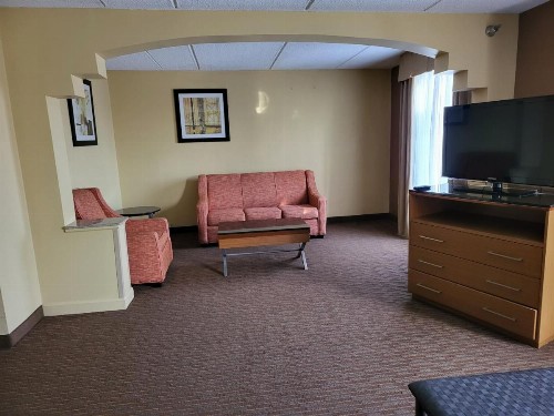 Best Western Plus Greensboro/Coliseum Area - image 27