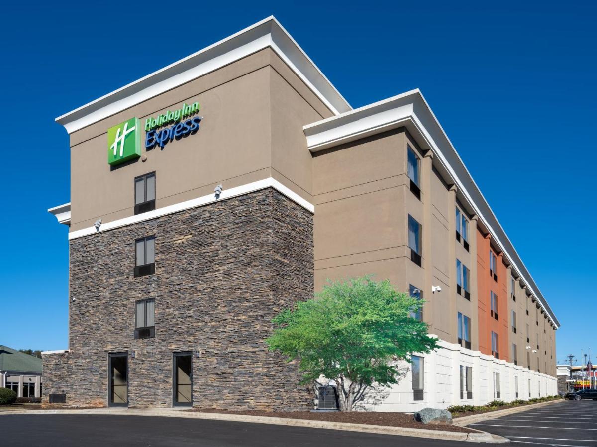 Holiday Inn Express Greensboro-I-40 at Wendover an IHG Hotel - main image