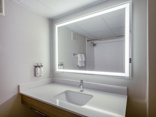 Holiday Inn Express Greensboro-I-40 at Wendover an IHG Hotel - image 13